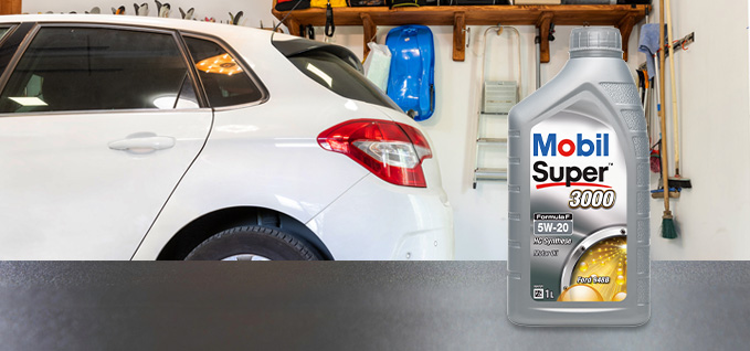 5W-20 auf einer Bank in einer Garage