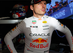 Max Verstappen in der Renngarage