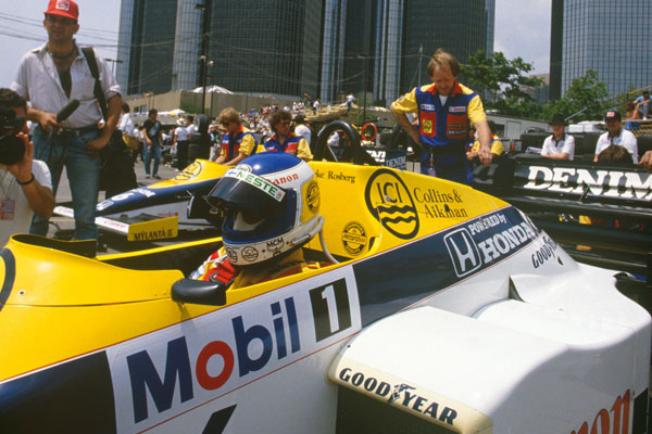 Keke Rosberg in einem F1-Auto beim Großen Preis der Vereinigten Staaten 1985