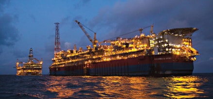 Containerschiff auf dem Meer