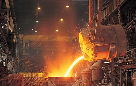 Primärmetalle geschmolzener Stahl