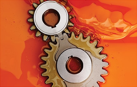 Getriebeschmierstoff orangefarben